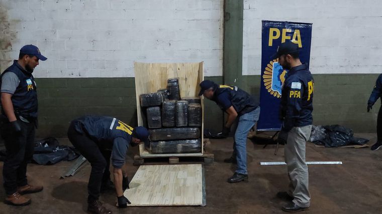 Secuestran más de 650 kilos de marihuana que era enviada en encomiendas. (PFA)