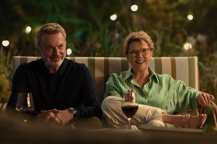 Sam Neill y Annette Bening protagonizan Apples Never Fall.