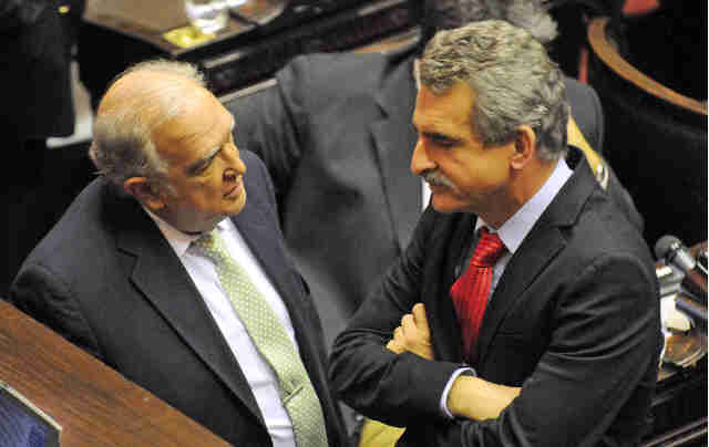 Ricardo Gil Lavedra (UCR) y Agustín Rossi (FPV) en la sesión de hoy