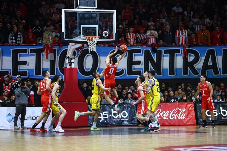 El estadio Ángel Sandrín vibra con el quinto juego de las finales. (Foto: IACC)