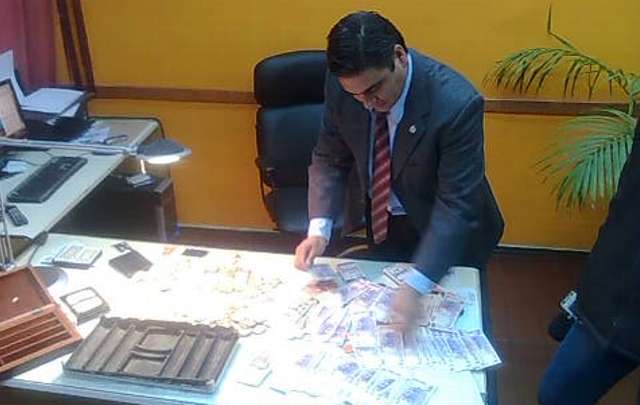 Se incautó gran cantidad de dinero en efectivo y decenas de fichas.