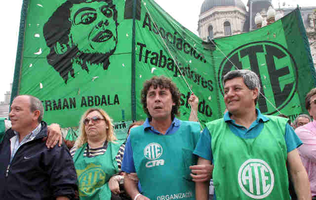 FOTO: El titular de la CTA encabezó una masiva marcha por la ciudad de Buenos Aires.