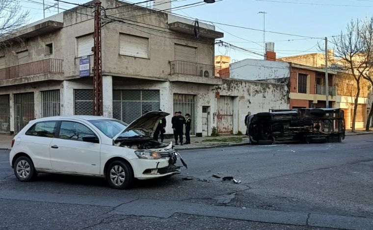 Fuerte impacto a alta velocidad en Urquiza y Alsina: