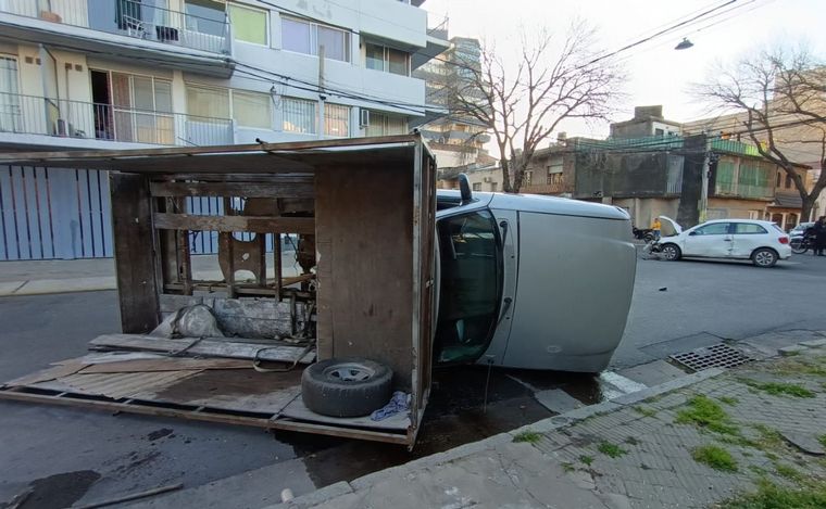 Fuerte impacto a alta velocidad en Urquiza y Alsina: