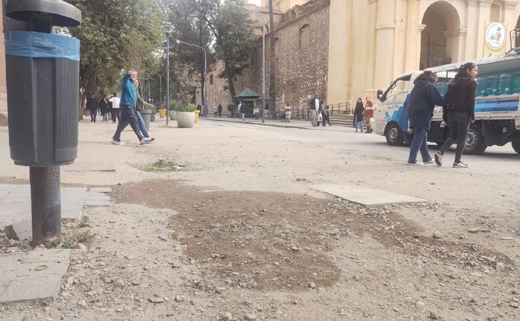 Quejas de comerciantes por el lento avance de las obras en la plaza San Martín