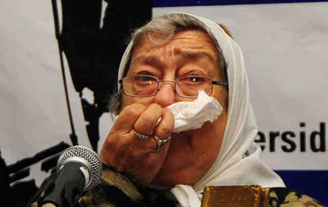 Bonafini, emocionada hasta las lágrimas.