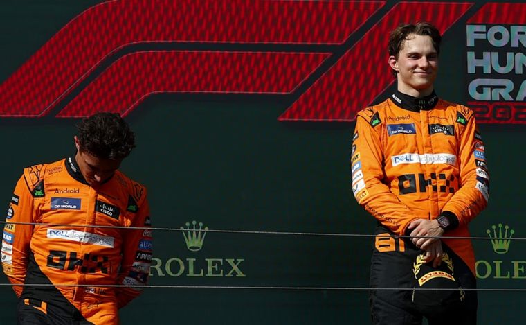 Cabeza alta para Piastri, cabeza baja para Norris; 1-2 polémico de McLaren