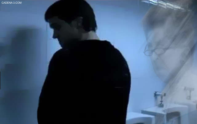 El inspector asegura que se le apareció en el baño (Fotomontaje ilustrativo).