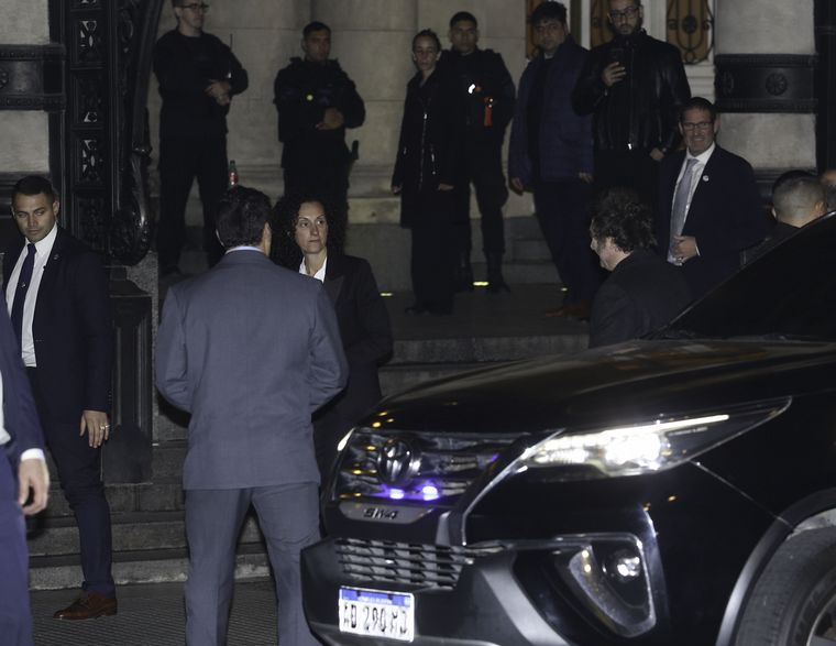 Milei fue al Colón a ver la ópera Carmen .