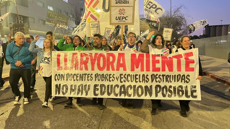 El gremio docente se manifestó en las calles de Córdoba.