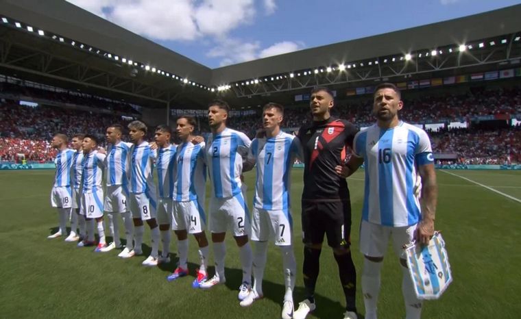Polémica: el himno argentino fue silbado en el debut de la Selección en Francia