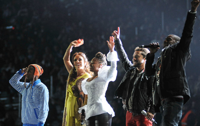 El ritmo y el son lo puso Diego Torres con el tema oficial de la Copa.