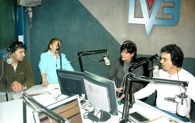 Clidy Suárez en los estudios de Cadena 3