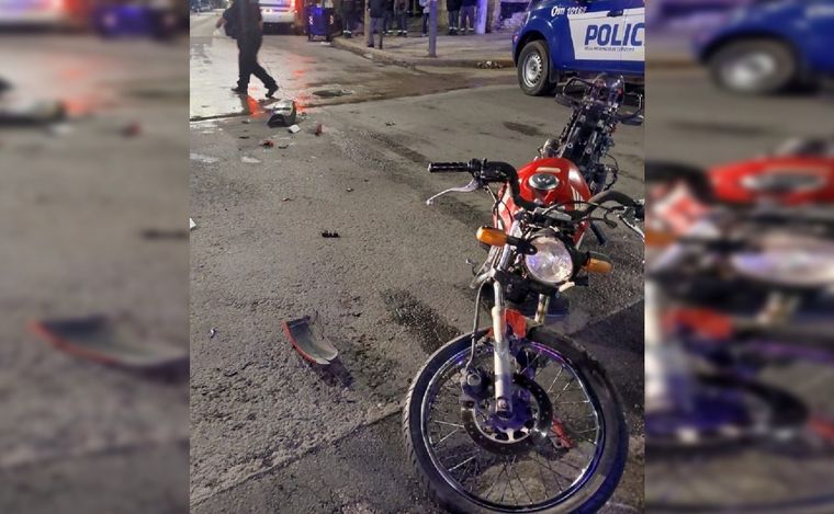 Está grave un motociclista tras un choque contra un colectivo. (Foto: Policía Cba.)