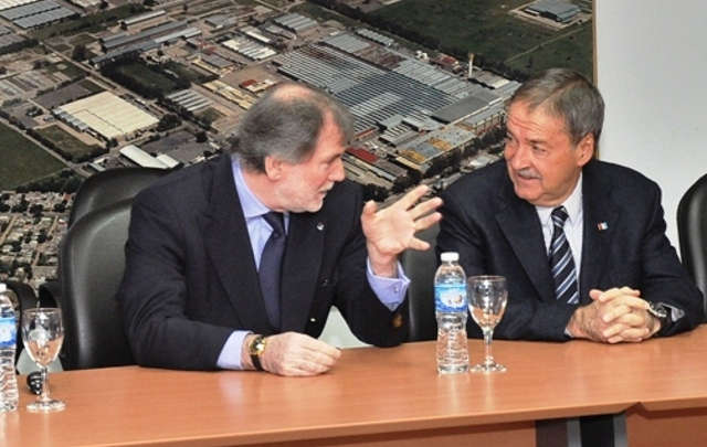 Maciet con Schiaretti en la confirmación de la inversión.