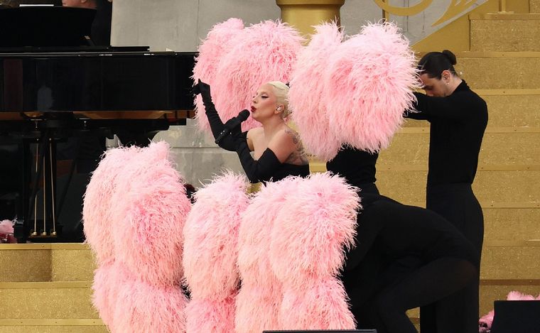 Lady Gaga deslumbró a todos en la ceremonia de los Juegos Olímpicos. (Foto: X)