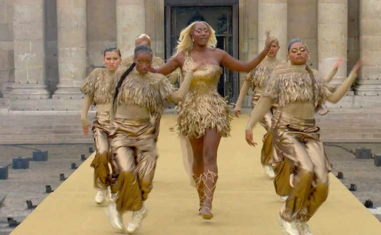 Aya Nakamura en el Pont des Arts. (Foto: @JuegosOlímpicos)
