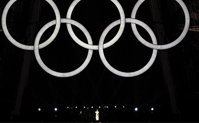 Céline Dion se presentó desde la Torre Eiffel. (Foto:@juegosolimpicos)