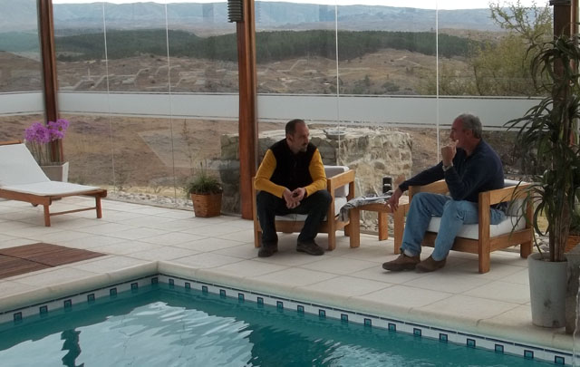 La piscina climatizada es la vedette de la lujosa instalación.