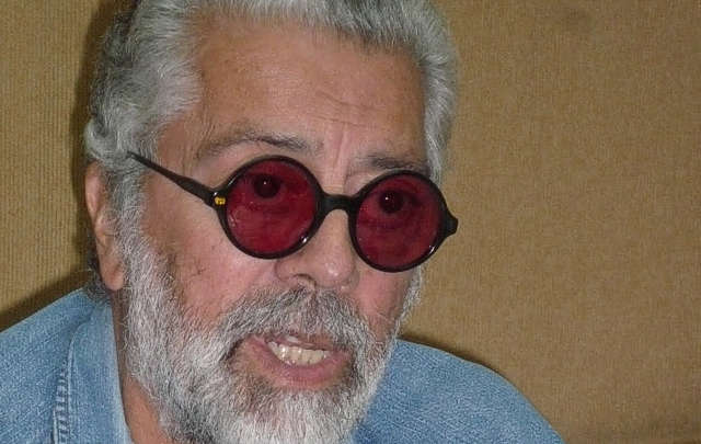 Se autodefinía como ''un trovador profundo que recorrió el mundo y la vida''.