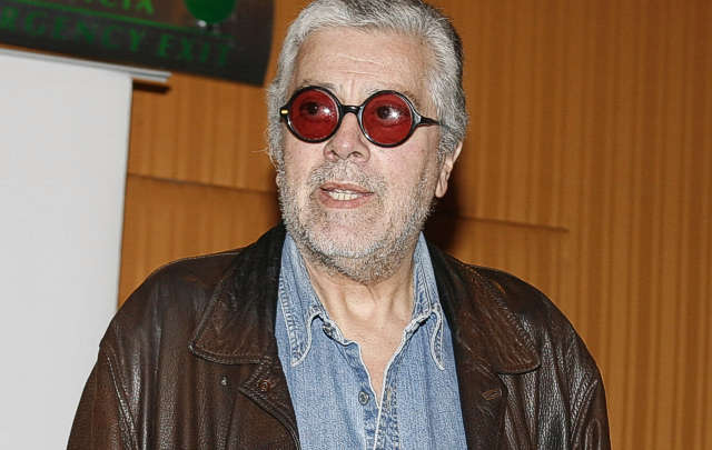 Se autodefinía como ''un trovador profundo que recorrió el mundo y la vida''.