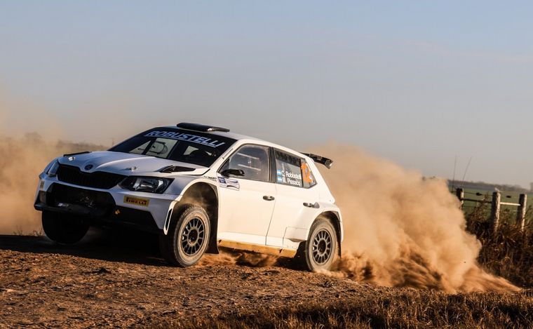 El último ganador, Robustelli y su Skoda son escoltas