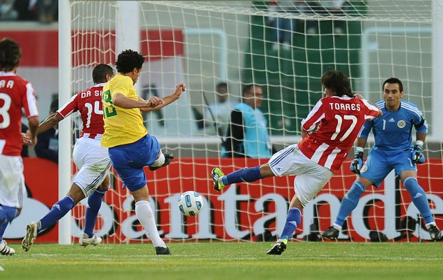 Sobre el final, Fred logró la igualdad para Brasil.
