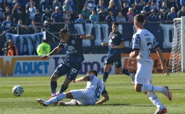 Villa anotó ante el