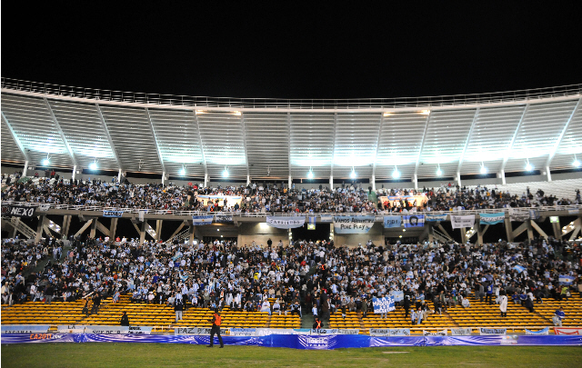 FOTO: Los hinchas argentinos están de fiesta en las tribunas del estadio Mario Kempes. 