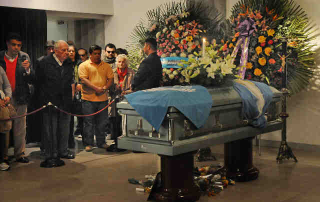 Cientos de personas se acercaron al ND/Ateneo para darle el último adiós.