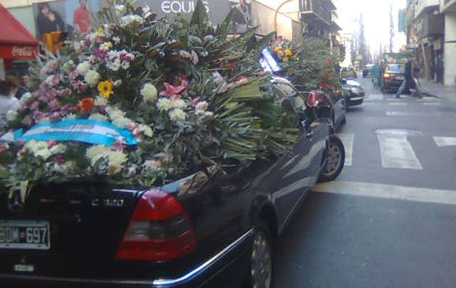 Se está registrando el último adiós al cantautor argentino Facundo Cabral.