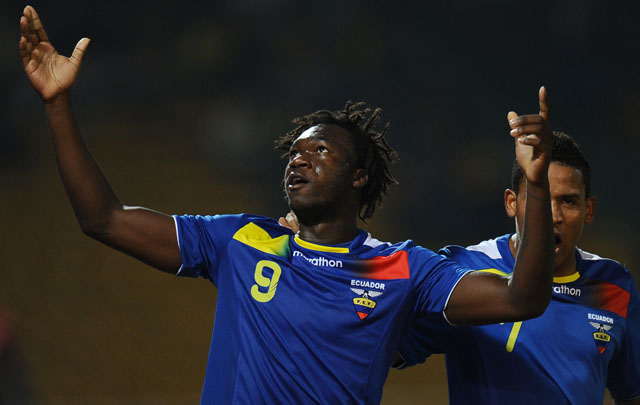 Caicedo celebra el 2 gol de Ecuador.
