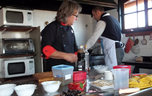 Juan Pablo Viola (Izq.), en La Guarida Hotel Gourmet.