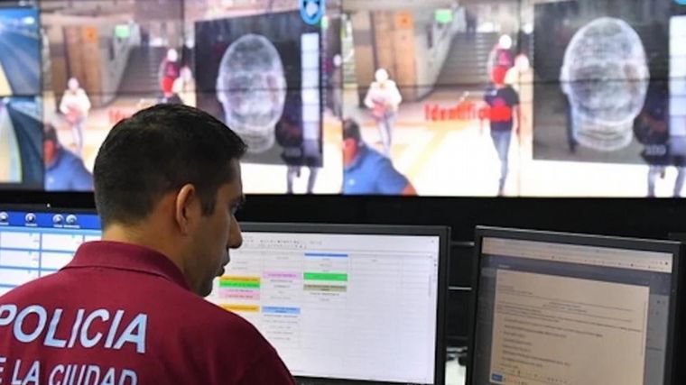 Bullrich crea una división de seguridad de IA que patrullará redes y cámaras