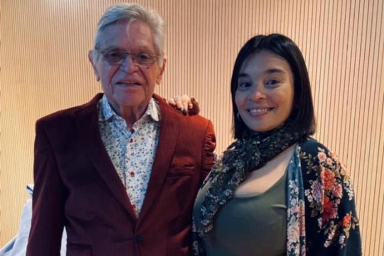 Rony Vargas junto a Silvina Ledesma.