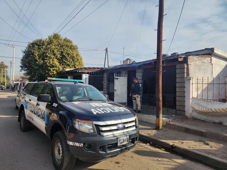 Operativo de la Policía Federal por drogas en barrio Las Violetas, de Córdoba.