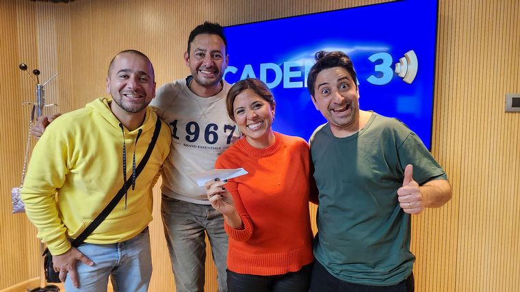Los Pelafustanes visitaron los estudios de Cadena 3 en la previa del reencuentro