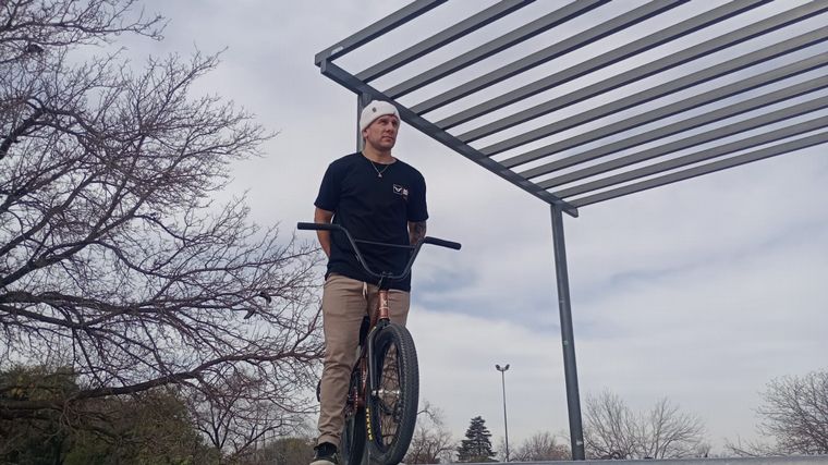 Damián Nolasco, desde la pista de BMX en el Parque de las Naciones.