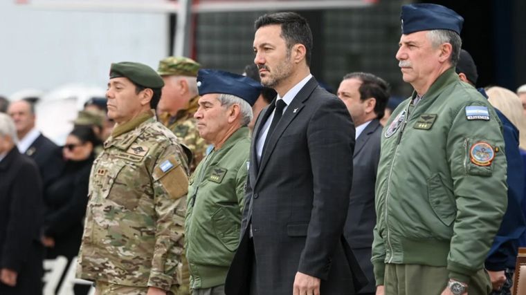 Un proyecto busca que las Fuerzas Armadas intervengan en actos de 