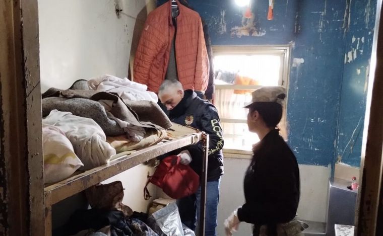 Secuestraron 14 celulares que habían ingresado a Bouwer. 