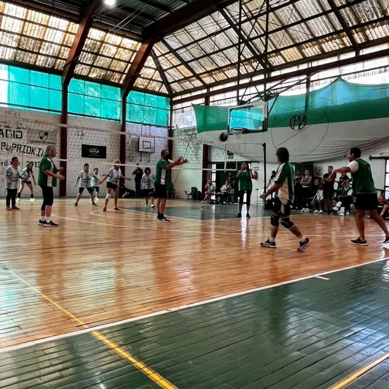 Newcom, Voley adaptado a personas mayores de 50 para tener una vida saludable