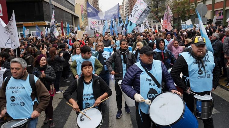 Marcha docente en Córdoba (Foto: Daniel Cáceres/Cadena 3)