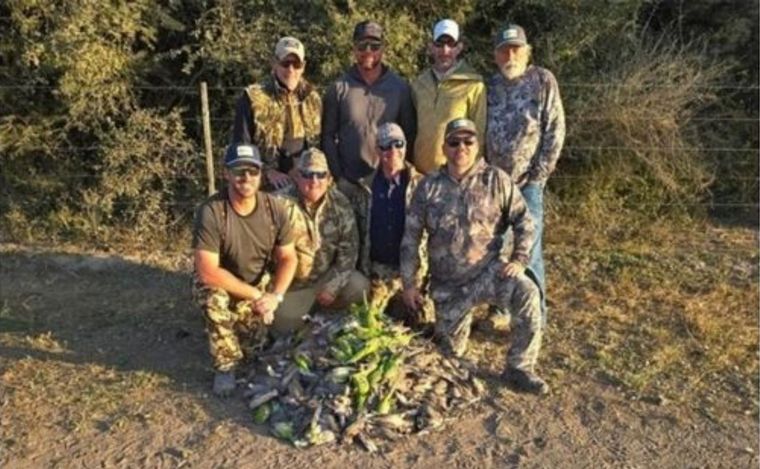 Cazadores, junto a sus presas en Santa Fe.