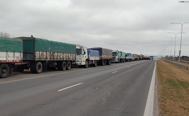 Caos de tránsito en San Lorenzo por el paro de aceiteros.