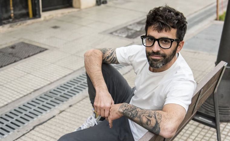 Lucas Raspall presenta su libro sobre los 