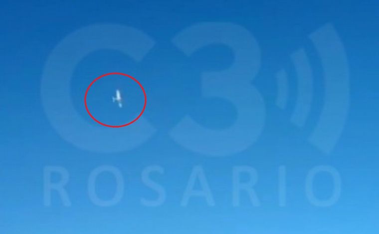 El momento de la caída de la avioneta.