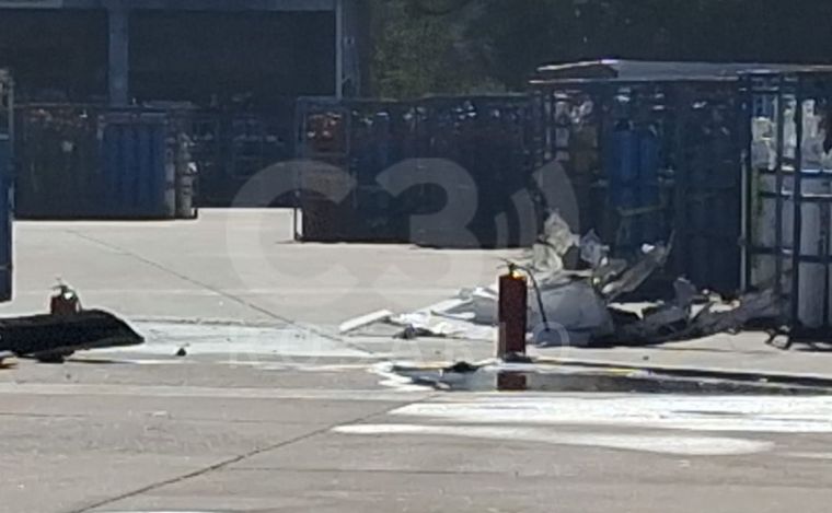 Los restos de la avioneta que se estrelló en zona oeste.