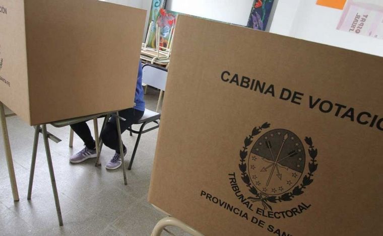 (Archivo) Cabinas de votación en la provincia de Santa Fe. 