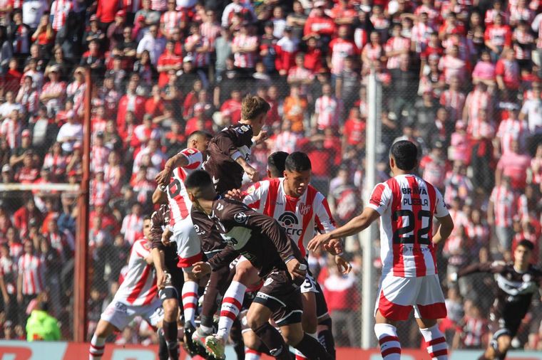 Instituto-Platense, un duelo aguerrido.