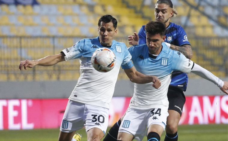 Racing visita a Huachipato en Chile. (Foto:@Sudamericana)